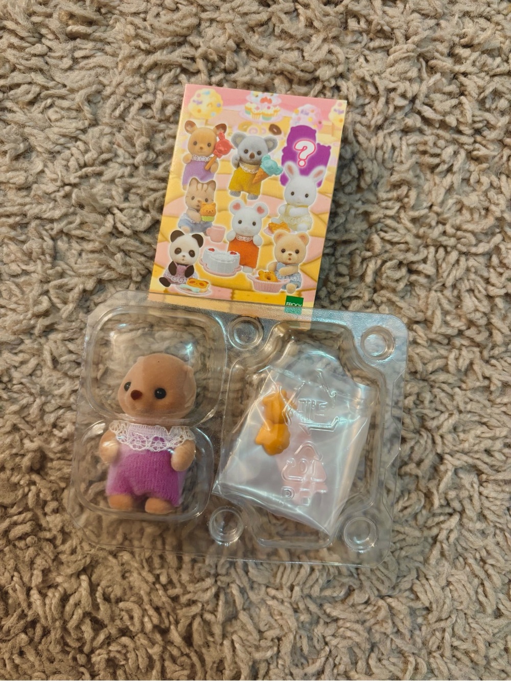 Mini calico criters mystery rare Pet Figure in Purple Outfit - Collector’s Toy